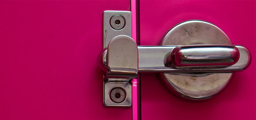 Childproof Gate Lock in West Modesto, California
