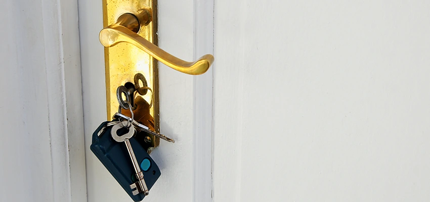 Broken Door Key Extraction in West Modesto, CA